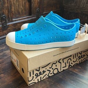 Native Jefferson Vivid Blue Size 3 Kids NIB